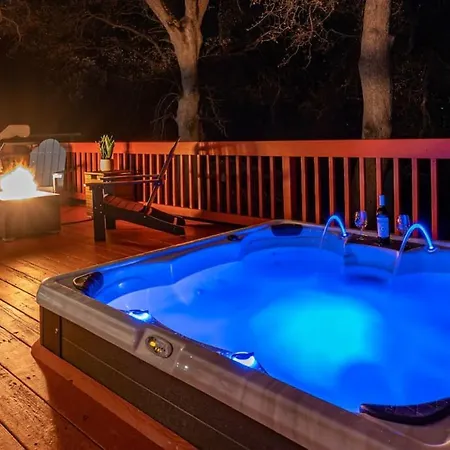 Wooded Hills Mountain Home With Hot Tub, Jacuzzi, Game Room, Pool Table